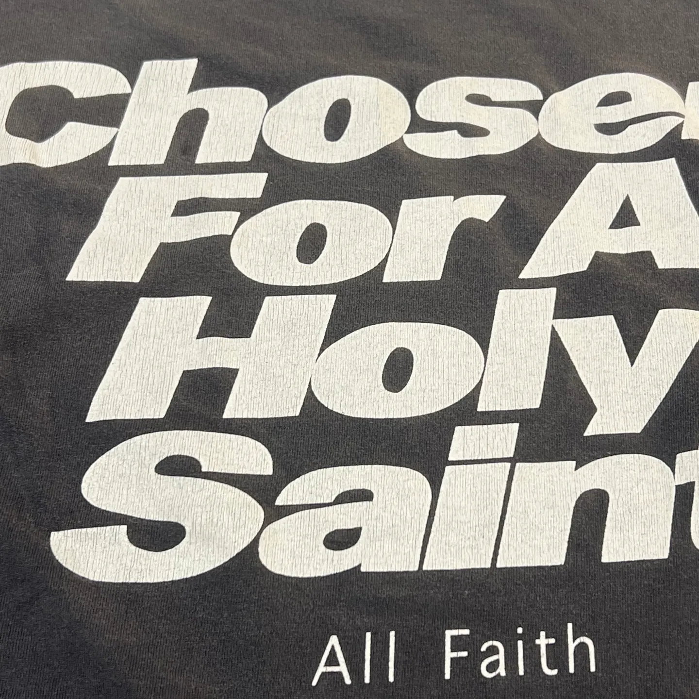 SAINT Mxxxxxx CHOSEN SS TEE/BLK Burst pattern/fingerprint print Chosen Tee Washed black S-XL Look for cylindrical fabrics without side seams. Don’t buy open-width fabrics anymore. It’s boring. Assute garment dyeing. Spray the whole piece with Ma Liu. Re-spray heavy fade. Collar and cuffs are frayed. Many places are broken. Authentic grade printing restored. Original consistent main mark/wash mark/with little angel anti-counterfeiting label.